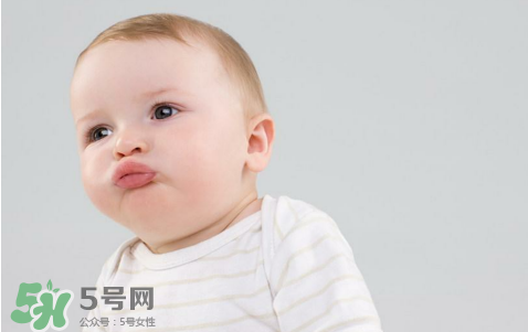 寶寶驚跳反應(yīng)什么時候消失？寶寶驚跳反射太頻繁怎么辦？