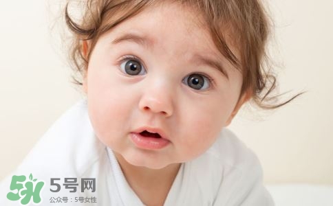 新生兒吐奶是什么原因？新生兒吐奶從鼻子出來怎么回事？
