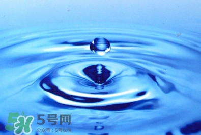 國家飲用水標準是什么？飲用水和礦泉水的區(qū)別