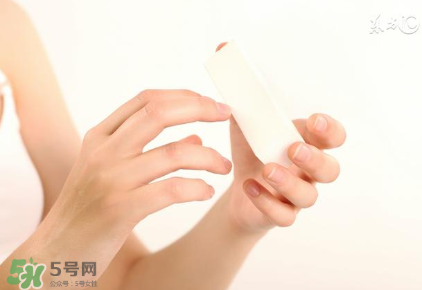 指甲上沒有月牙是缺什么？指甲上沒有月牙怎么補？