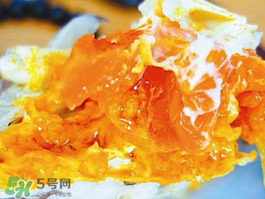 蟹黃是黑色的怎么回事？蟹黃中間有黑的是什么？