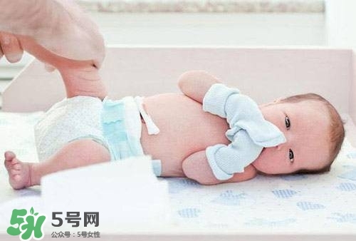 用尿布好還是尿不濕好？用尿布好還是紙尿褲好？