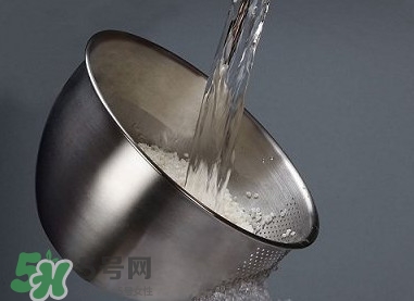 自來水為什么不能直接喝？自來水洗過的水果為什么可以吃？
