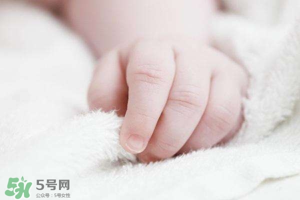 未滿月的寶寶可以剪指甲嗎？寶寶多久剪一次指甲？