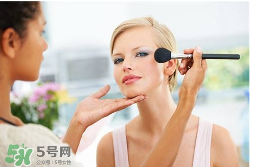 哺乳期可以化妝嗎？哺乳期化妝對(duì)寶寶有影響嗎？