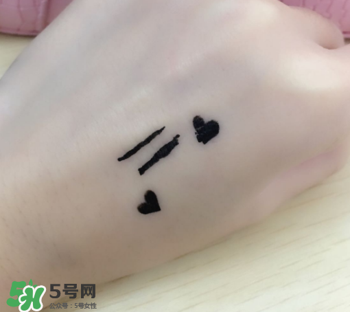 美寶蓮眼線液筆怎么樣？美寶蓮眼線液筆暈染嗎？