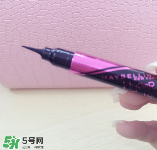 美寶蓮眼線液筆怎么樣？美寶蓮眼線液筆暈染嗎？