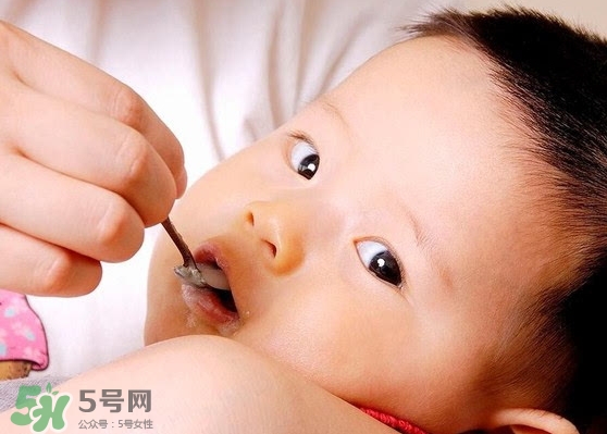 母乳喂養(yǎng)胸部會(huì)變形嗎？如何避免產(chǎn)后乳房變形？
