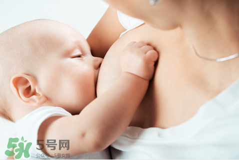 母乳喂養(yǎng)胸部會(huì)變形嗎？如何避免產(chǎn)后乳房變形？