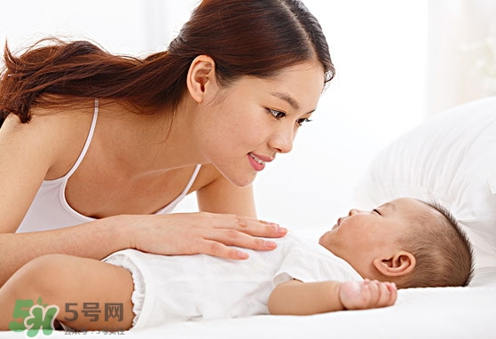 怎么哄寶寶入睡？哄寶寶睡覺的方法