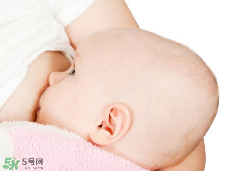 母乳喂養(yǎng)的寶寶大便怎樣正常？母乳喂養(yǎng)的寶寶需要補(bǔ)鈣嗎？