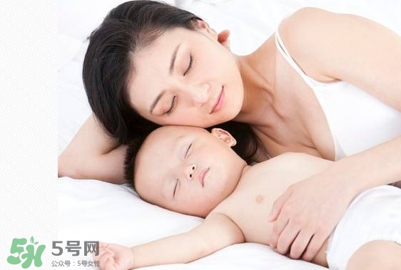 寶寶睡覺突然大哭是什么原因？寶寶睡覺突然哭醒怎么辦？