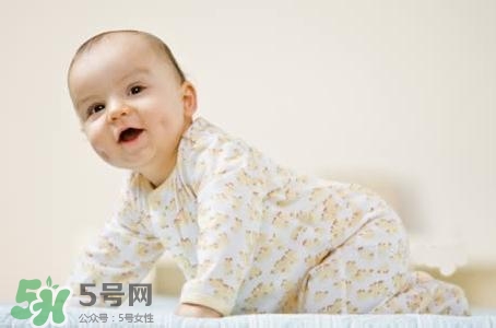 寶寶睡覺突然大哭是什么原因？寶寶睡覺突然哭醒怎么辦？