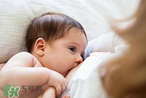 母乳喂養(yǎng)胸部會(huì)變形嗎？如何避免產(chǎn)后乳房變形？
