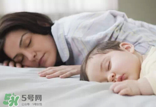 寶寶睡覺出汗多是什么原因？寶寶睡覺的常見誤區(qū)
