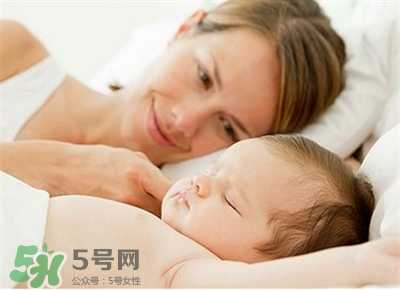 寶寶睡覺出汗多是什么原因？寶寶睡覺的常見誤區(qū)