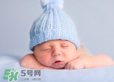 寶寶睡覺搖頭怎么回事？寶寶睡覺搖頭是缺鈣嗎？