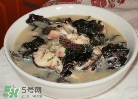 黑魚湯是發(fā)物嗎？黑魚湯可以放香菇嗎