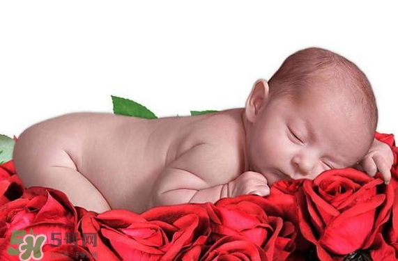 要上班了寶寶吃母乳怎么辦？要上班了寶寶不吃奶瓶怎么辦？