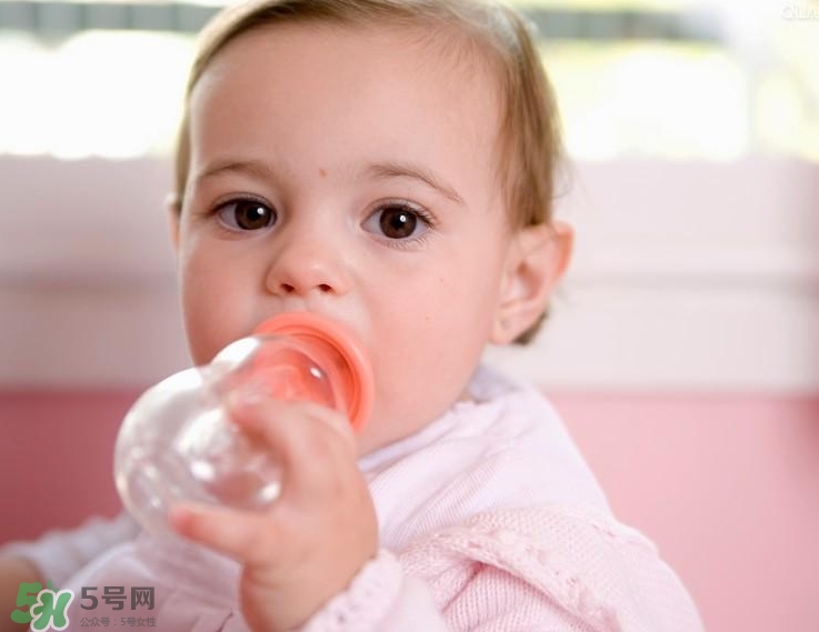 要上班了寶寶吃母乳怎么辦？要上班了寶寶不吃奶瓶怎么辦？