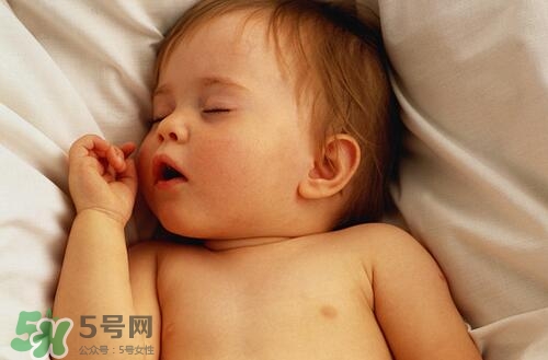 寶寶睡覺突然大哭是什么原因？寶寶睡覺突然哭醒怎么辦？