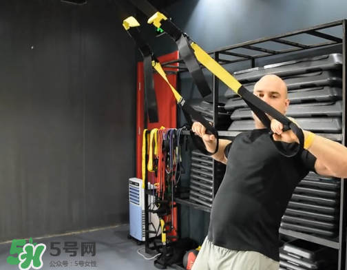 trx劃船一組做多少個(gè)？trx劃船每天做幾組？