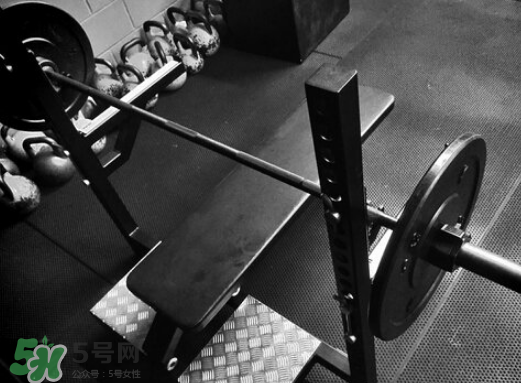 臥推怎么用胸肌發(fā)力？臥推發(fā)力技巧