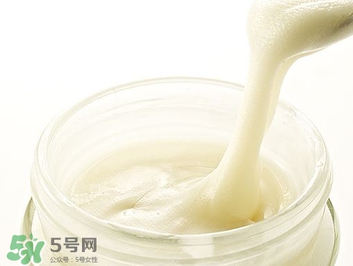 椴樹(shù)蜜是什么顏色？椴樹(shù)蜜是白色的嗎