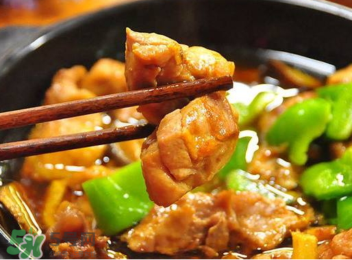 美國(guó)黃燜雞米飯為什么那么貴？美國(guó)黃燜雞米飯多少錢一份？
