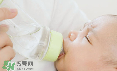 寶寶能喝礦泉水嗎？礦泉水寶寶適合寶寶喝嗎？