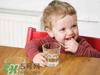 寶寶喝礦泉水好還是自來(lái)水好？寶寶喝哪種水好？