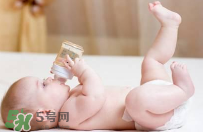 寶寶喝礦泉水好還是自來(lái)水好？寶寶喝哪種水好？
