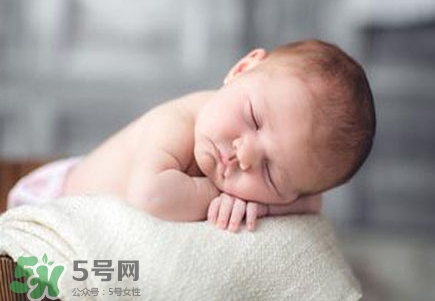 寶寶什么時(shí)候會笑？逗寶寶笑的小妙招
