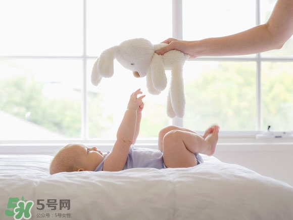 寶寶頭型是睡出來的嗎？寶寶頭型矯正最佳時間