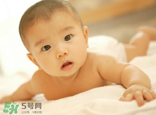 寶寶發(fā)燒抽搐正常嗎？寶寶發(fā)燒抽搐怎么辦？