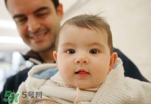 寶寶什么時(shí)候?qū)W會(huì)說(shuō)話？怎么教寶寶說(shuō)話？