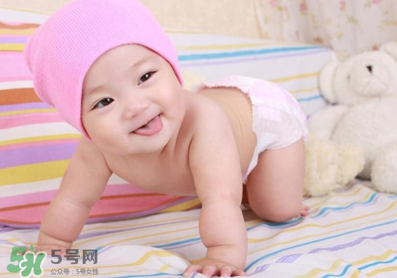 寶寶發(fā)燒出汗可以蓋被子嗎？寶寶發(fā)燒出汗了會(huì)退燒嗎？