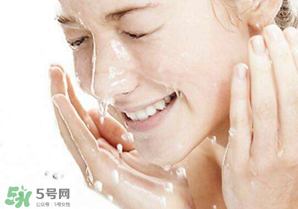 正確敷面膜的時(shí)間是多少？敷面膜小知識(shí)
