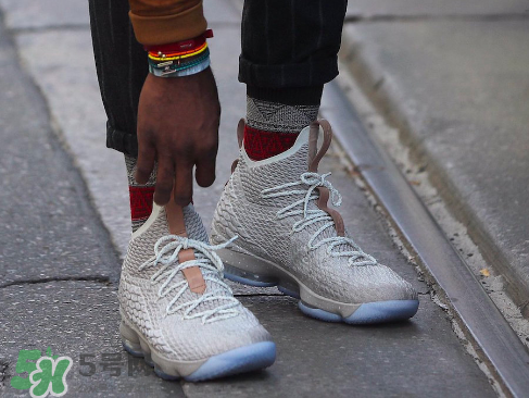 nike lebron 15 ghost什么時(shí)候發(fā)售_多少錢？