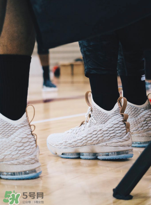 nike lebron 15 ghost什么時(shí)候發(fā)售_多少錢？