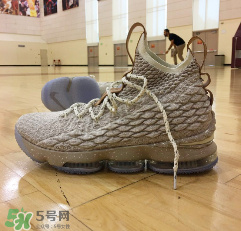 nike lebron 15 ghost實(shí)物細(xì)節(jié)怎么樣？