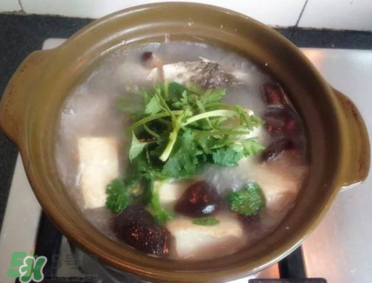 鯽魚湯可以放香菇嗎？香菇鯽魚湯的做法