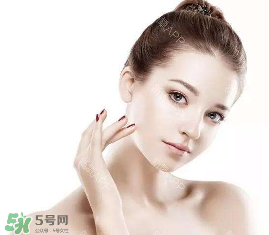 定妝噴霧好還是散粉？定妝噴霧在散粉后用嗎？