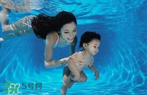 水中分娩時寶寶會嗆水嗎？水中分娩寶寶不會淹嗎？