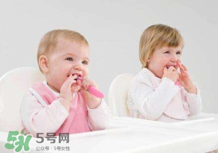 和寶寶同房睡還能過性生活嗎？有孩子之后怎么過性生活？