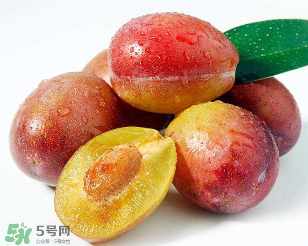西梅可以和葡萄一起吃嗎？西梅的食用功效有哪些？