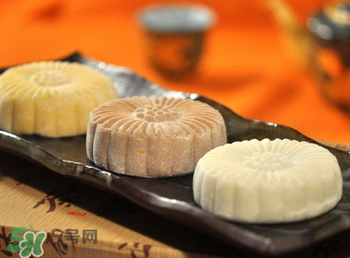 月餅皮可以用低筋面粉嗎？月餅皮用什么面粉？