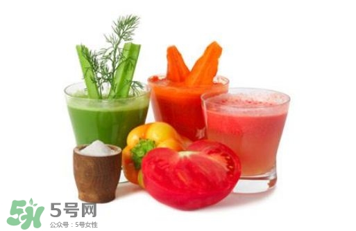芹菜和什么榨汁好喝？芹菜榨汁需要煮熟嗎？