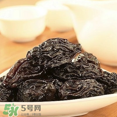 西梅干真的能解決便秘嗎？西梅干怎么吃治便秘？