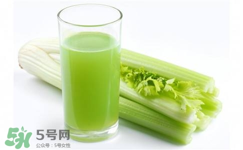芹菜和什么榨汁好喝？芹菜榨汁需要煮熟嗎？